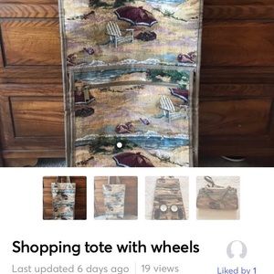 Shopping tote with wheels